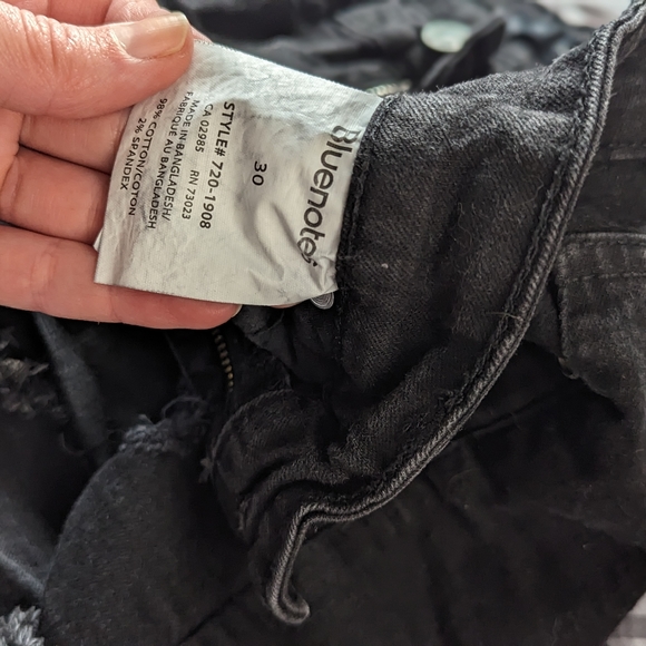 Distressed denim shorts - Picture 4 of 4